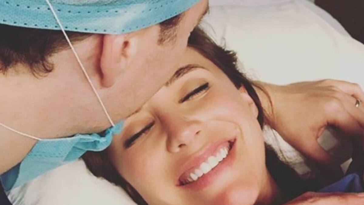 Anahi presume a su bebé por primera vez