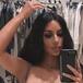 Kim Kardashian posa en selfie con diminuta ropa interior