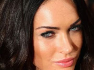 Megan Fox modela su propia línea de lencería