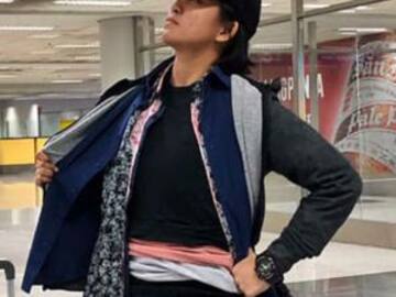 Se viste con 2.5 kilos de ropa para evitar pagar sobre equipaje