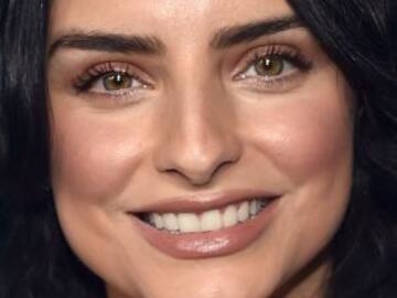 Aislinn Derbez ve a Mauricio Ochmann como un hermano