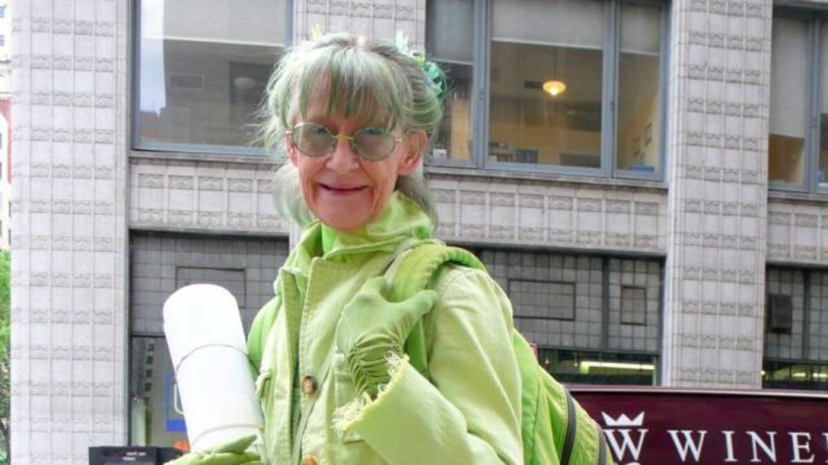 Ella se viste solo de verde por esta razón