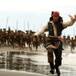 Jack Sparrow sorprende a turistas en Disneyland