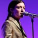 Lorde sorprende a sus fans cantando 'Hentai' de Rosalía en pleno concierto
