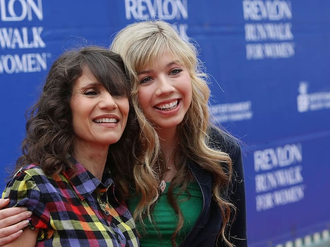 Jennette McCurdy y su madre en 2009