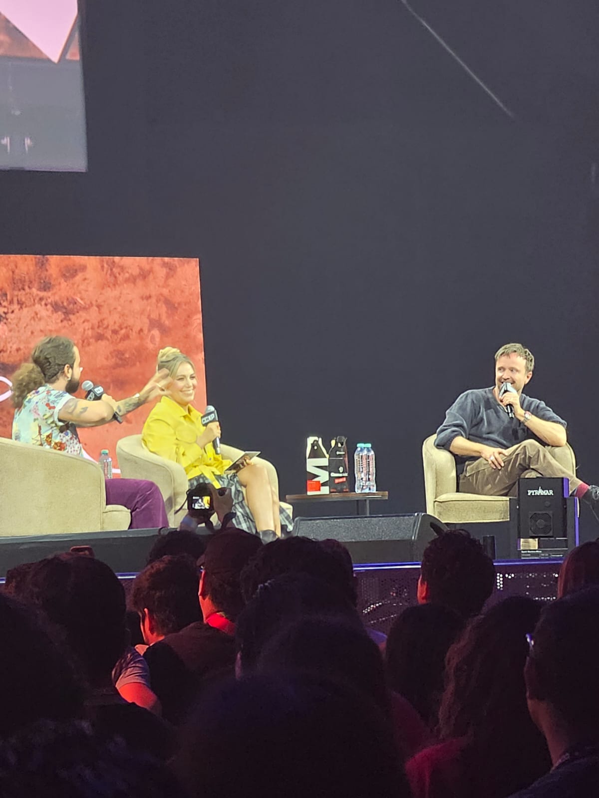 Aaron Paul, Gaby Cam y Javier Ibarreche en la CCXP México 2026