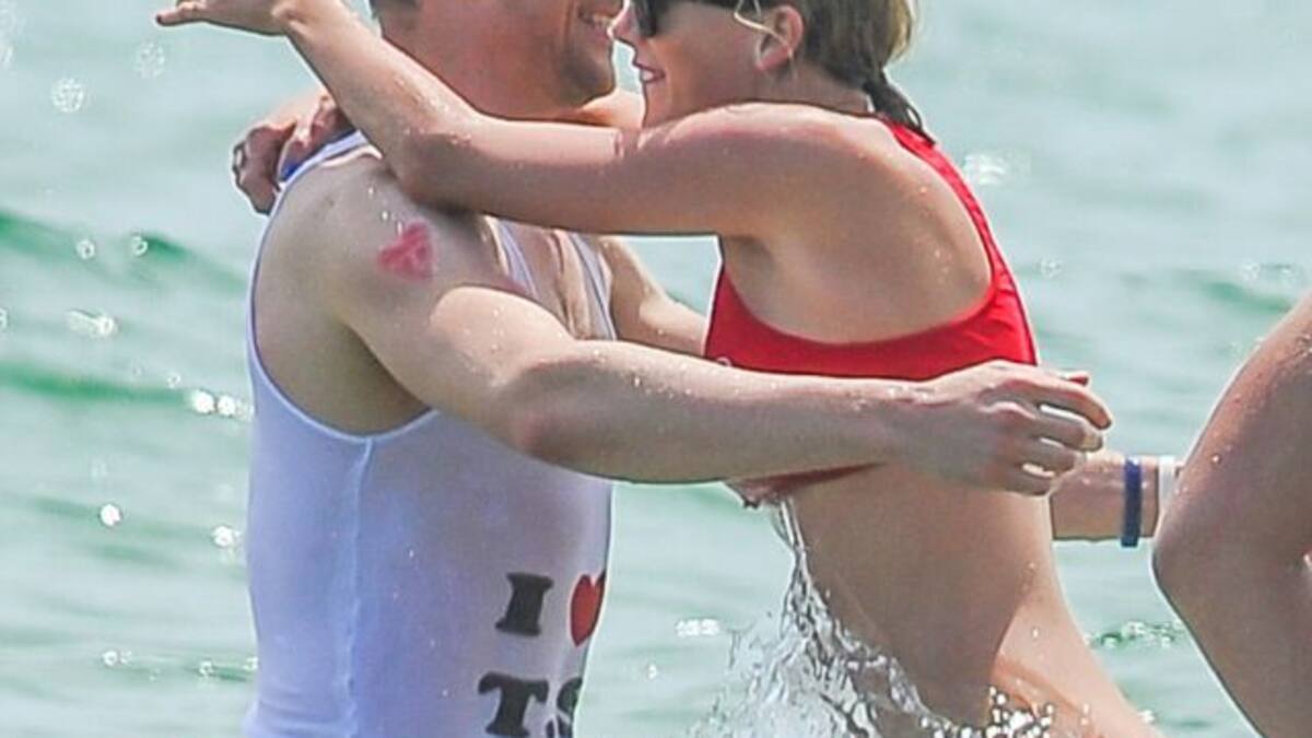 Tom Hiddleston y la historia detrás de la ridícula playera de Taylor Swift