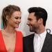 Adam Levine y Behati Prinsloo pelean por la atención de su hija