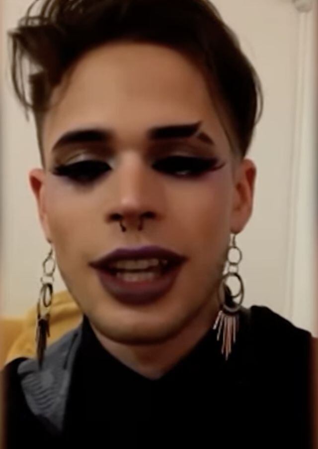 Denuncia discriminación a bar. No lo dejaron entrar por usar maquillaje