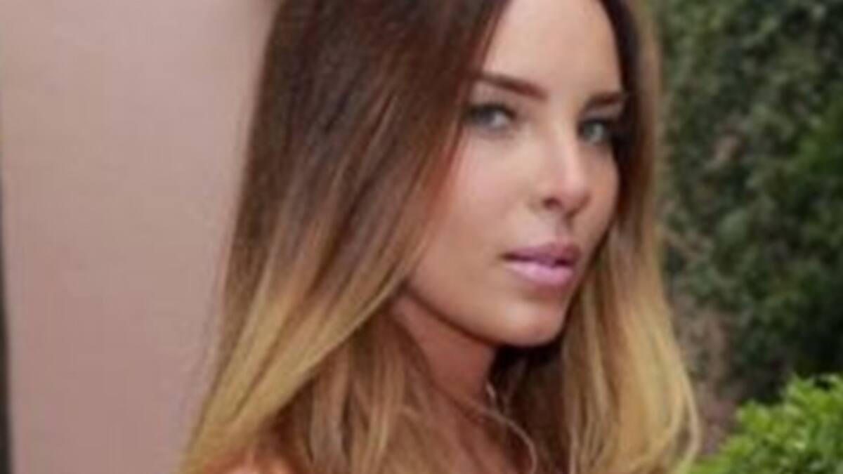 Belinda se mueve En la obscuridad