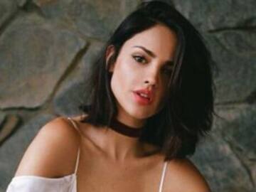 Eiza Gonzalez comparte tiernas fotos de su infancia