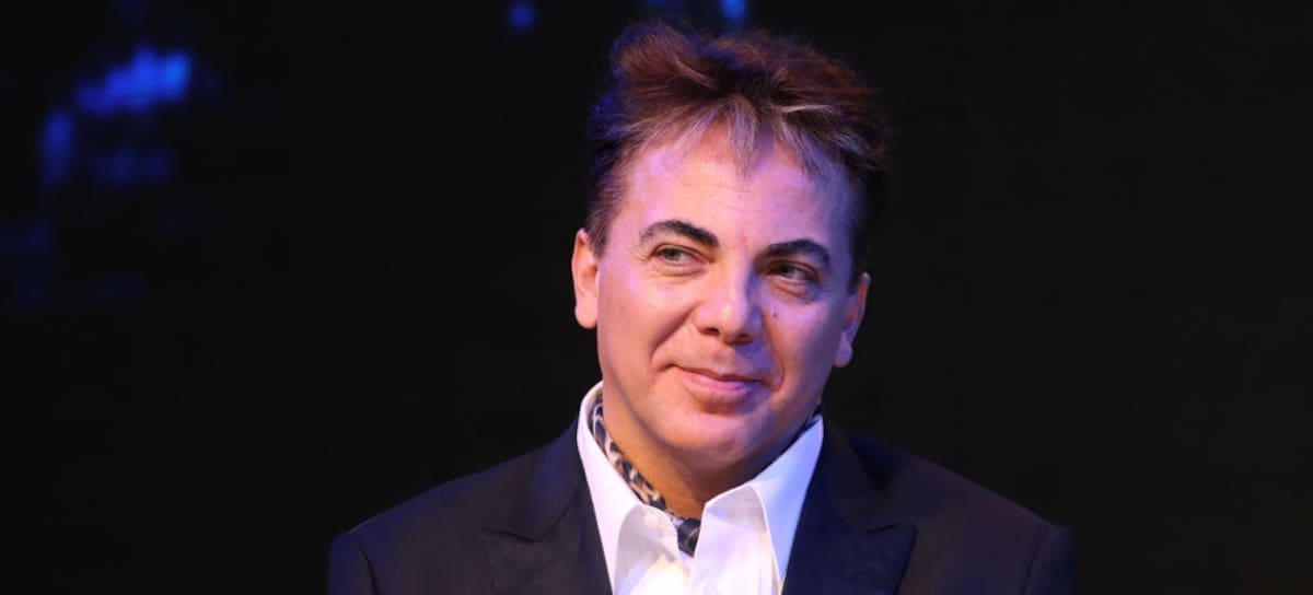Cristian Castro se gradúa de la preparatoria y deja indirectamente un mensaje