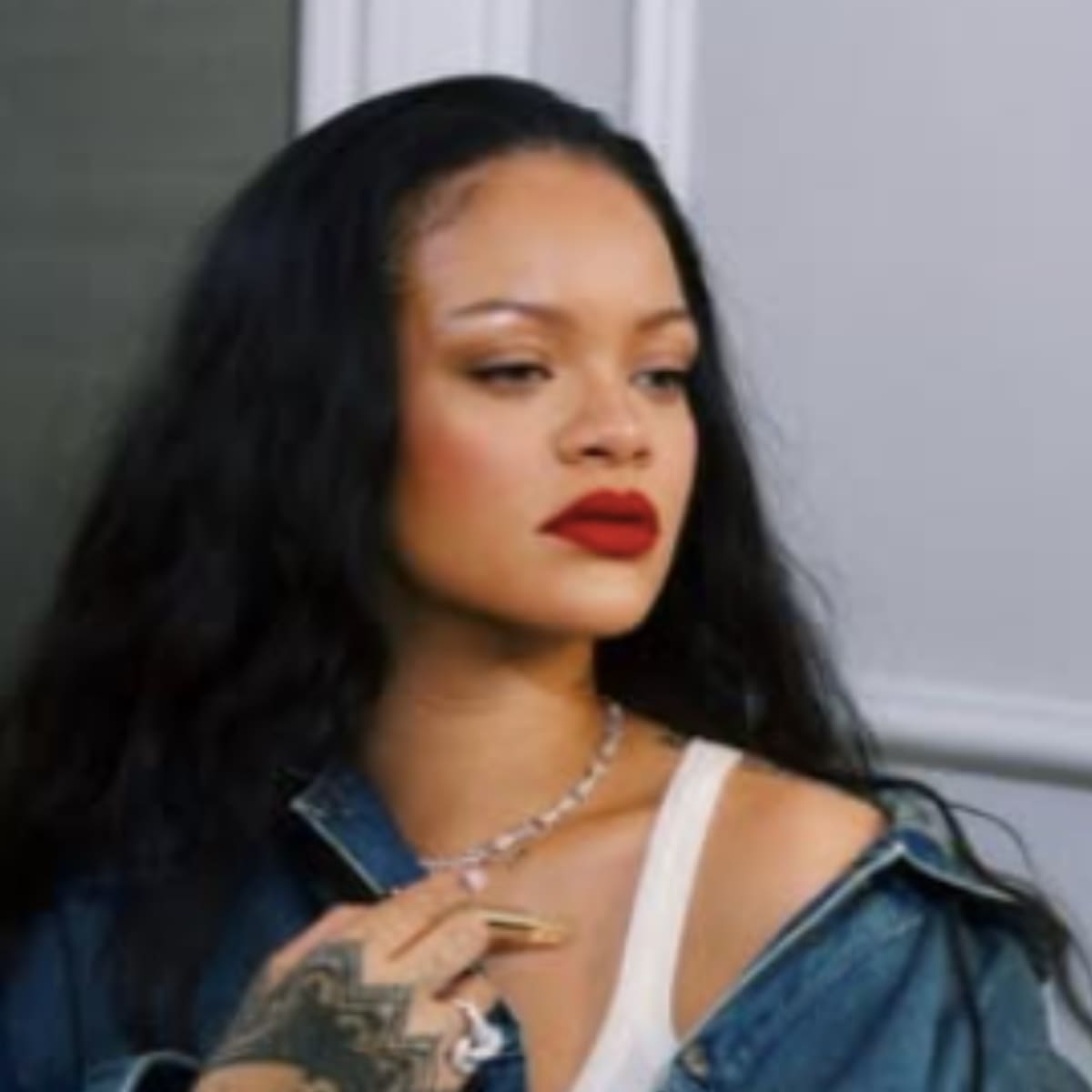 Rihanna es vista en un estudio de grabación ¿se aproxima su regreso a la música?