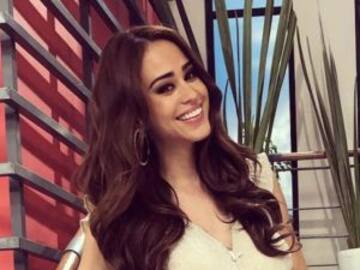Yanet García impacta con escotazo en alfombra roja