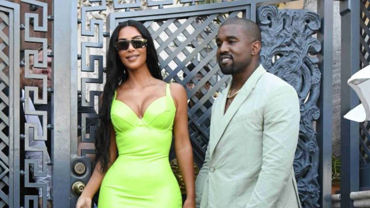 Kanye West fue a una boda con chanclas y calcetines y se hizo viral