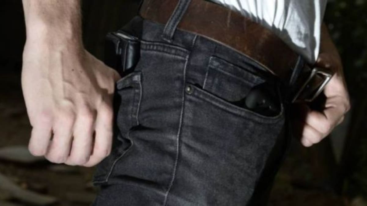 Hipster salvado por sus pantalones