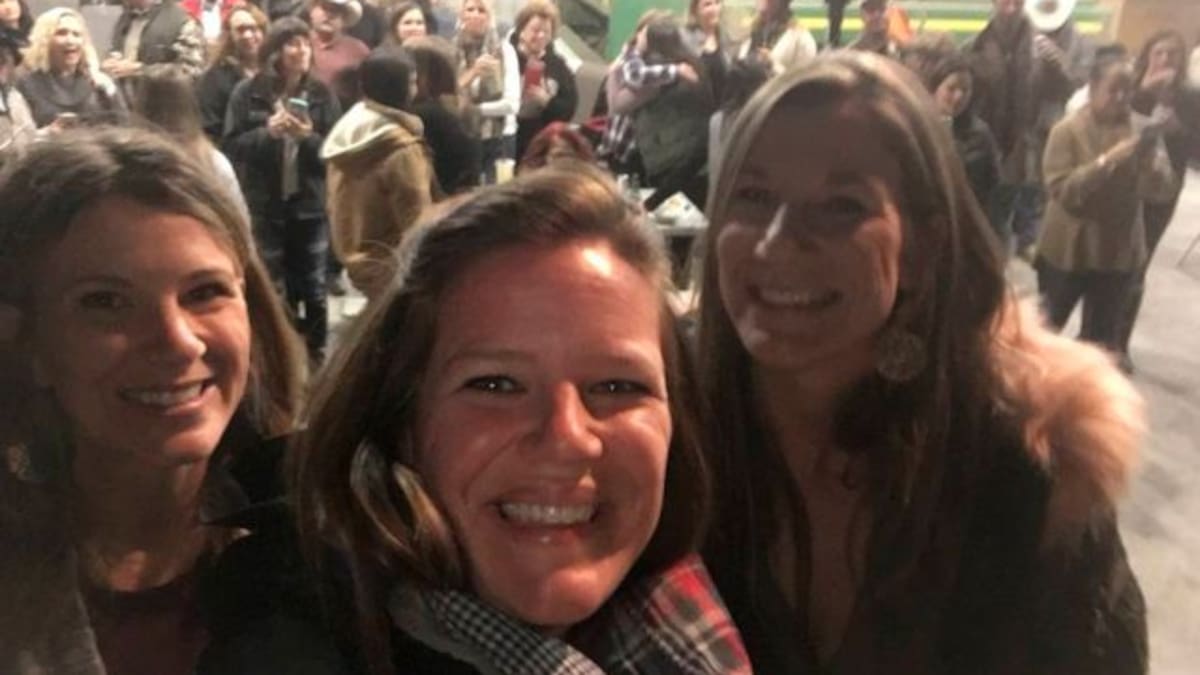 Usó su vestido de novia para celebrar su divorcio
