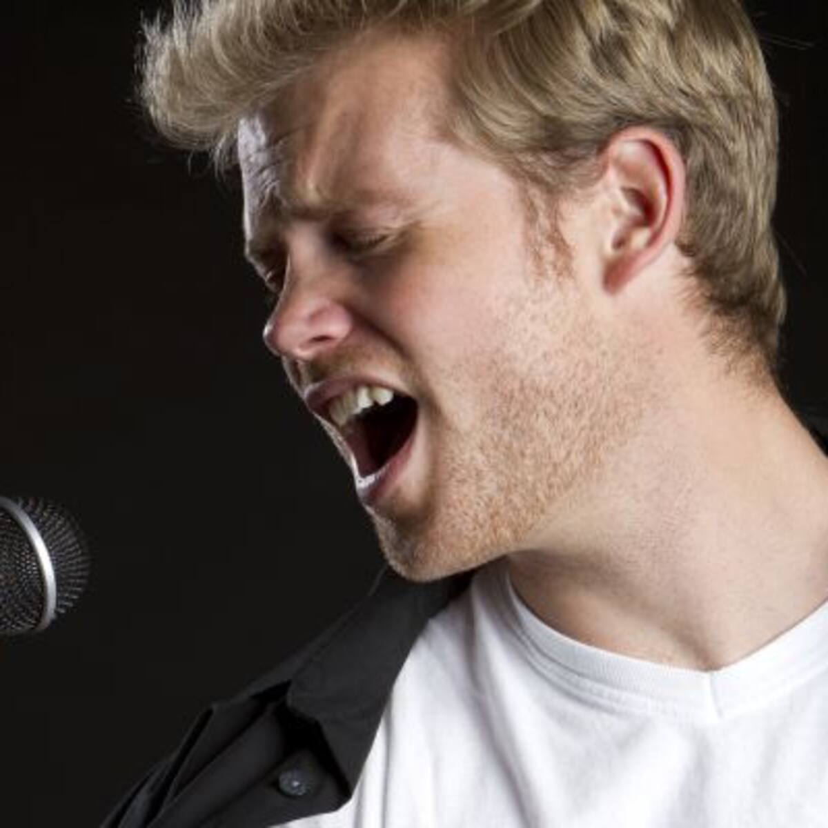 Niño con barba ganó la terna de Karaoke Tlacuachero