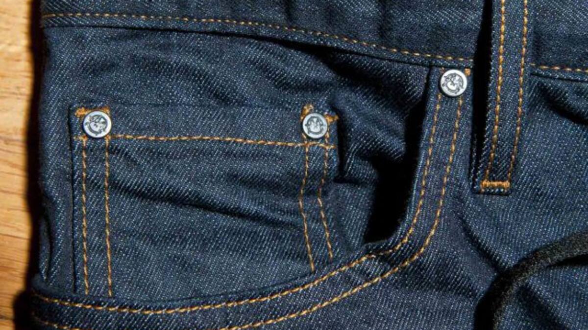 ¿Por qué tienen los jeans un bolsillo pequeño?