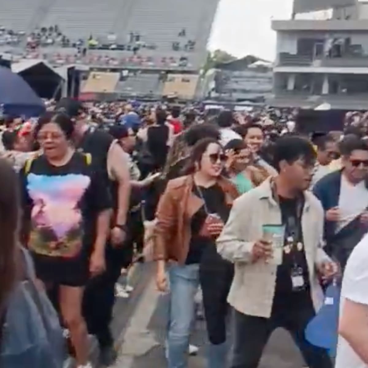 Así fue el momento en que cientos de asistentes al Vive Latino 2026 le sacaron brillo a la pista al bailar el “Payaso de Rodeo”