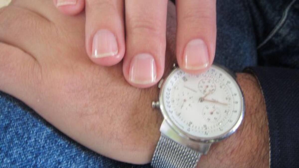 Hace 35 años que no se corta las uñas