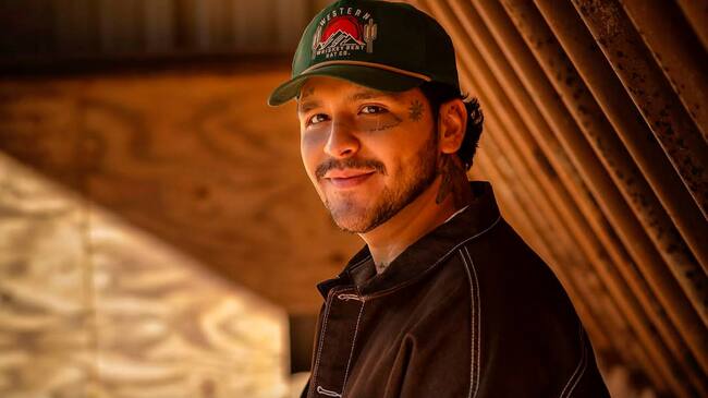 Christian Nodal habría cambiado de look