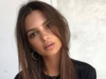 Emily Ratajkowski y su nueva topless que conquista las redes