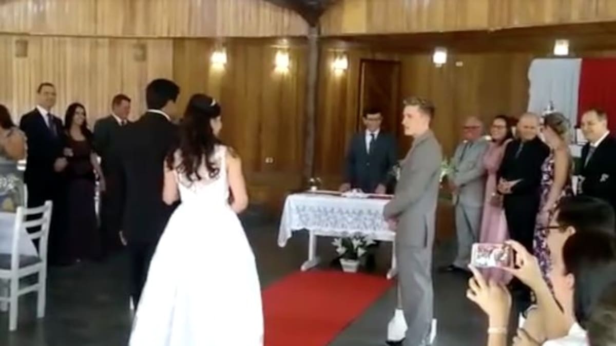 Suena audio de gemidos en plena boda