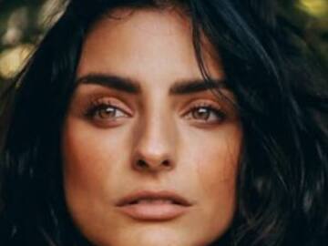 Aislinn Derbez cautiva con pronunciado escote