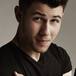 ¿Nick Jonas tiene un romance con una actriz mayor que él?