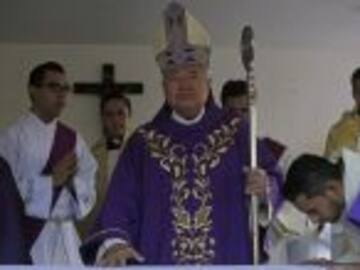 "Dios nos castigó con los sismos"