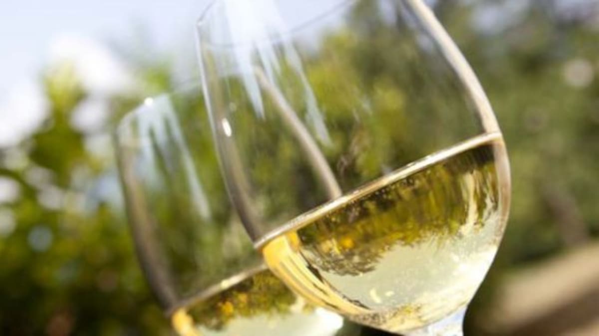 Fallece un hombre que le sirvieron en un bar detergente en vez de vino.