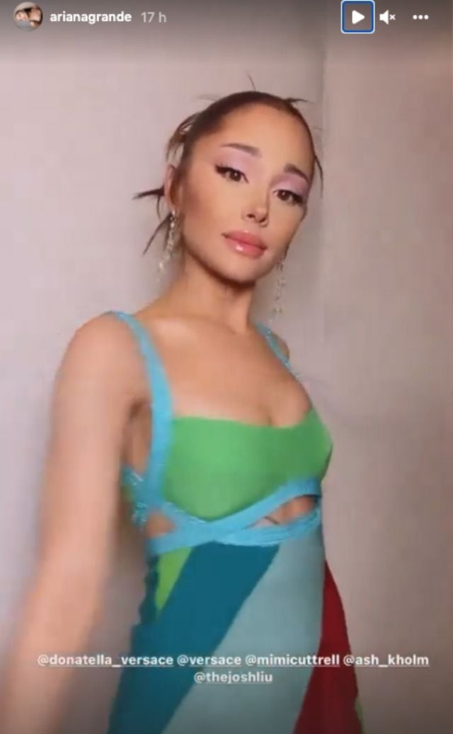 Ariana Grande recrea look de Si Tuviera 30