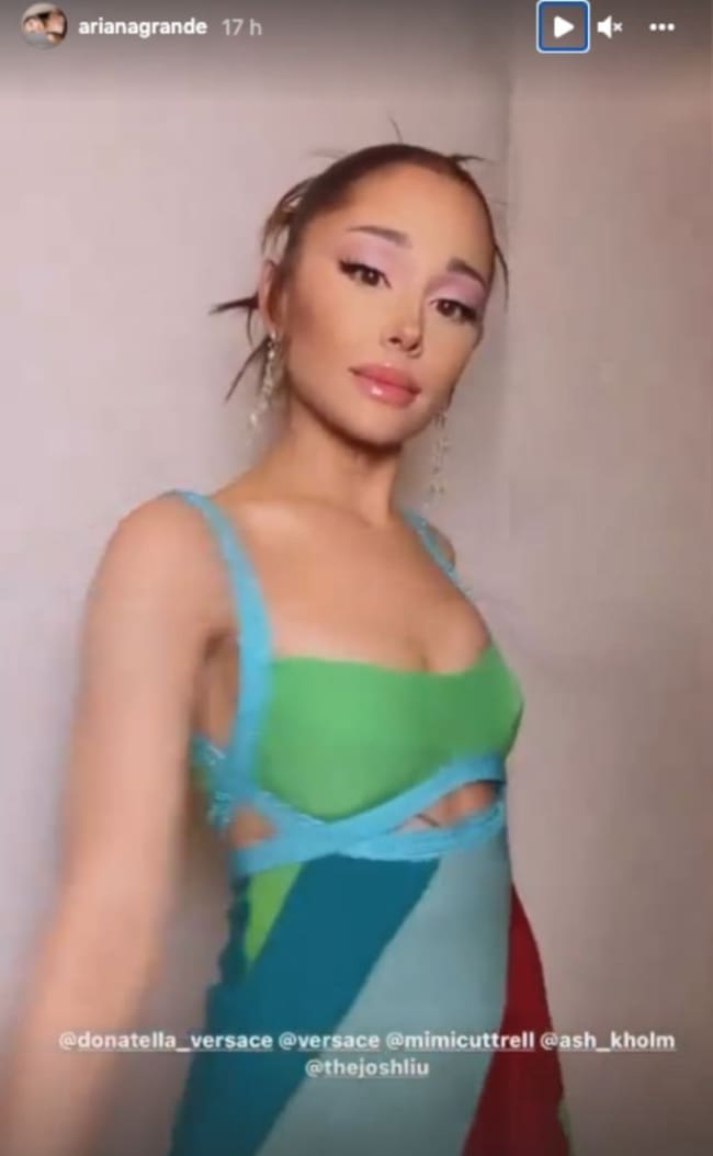 Ariana Grande recrea look de Si Tuviera 30