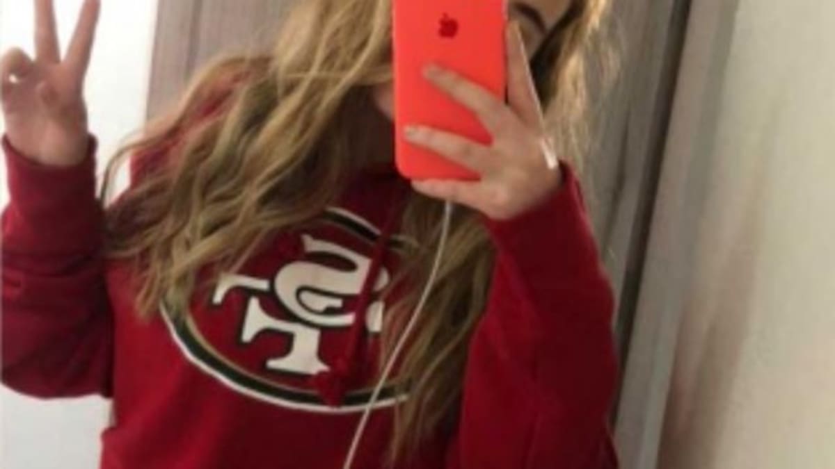 Terminó con su novio y él regaló su gorra favorita de los 49ers
