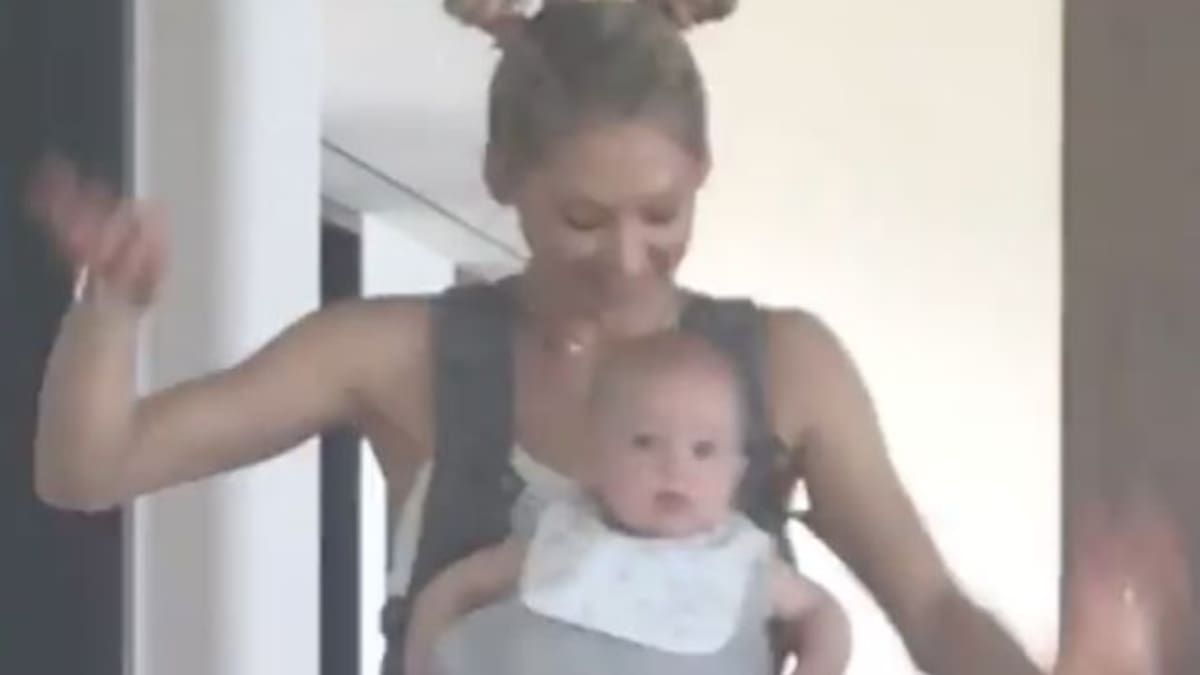Bebé de Enrique Iglesias y Anna Kournikova baila al ritmo de "Move to Miami"