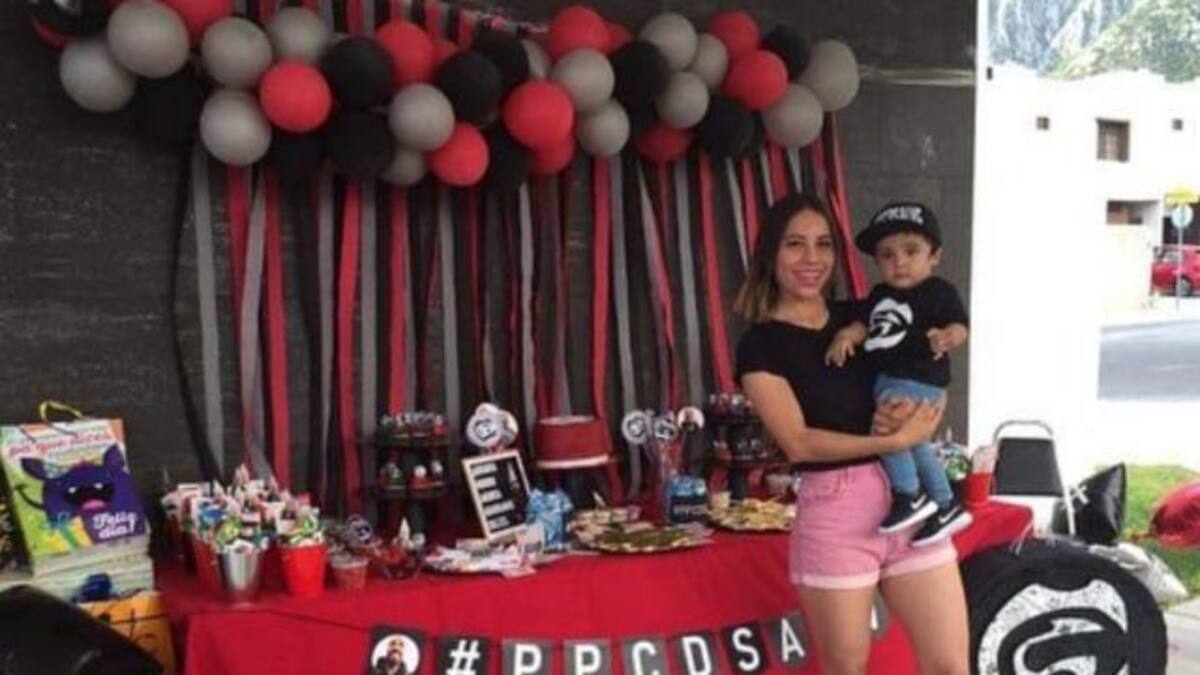 Niño festeja cumpleaños al estilo Cártel de Santa