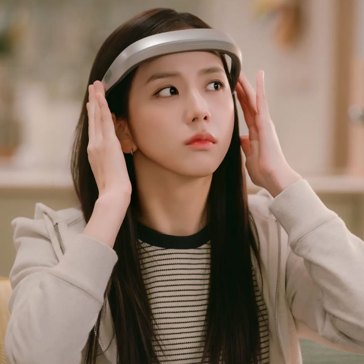 ¿Es posible que en el futuro el amor se compré y se viva a través de una suscripción virtual tal cual lo plantea ‘“Boyfriend on Demand”, el K-drama de Jisoo de Blackpink?