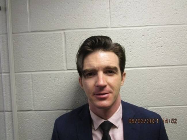 Drake Bell arrestado por delito contra menores