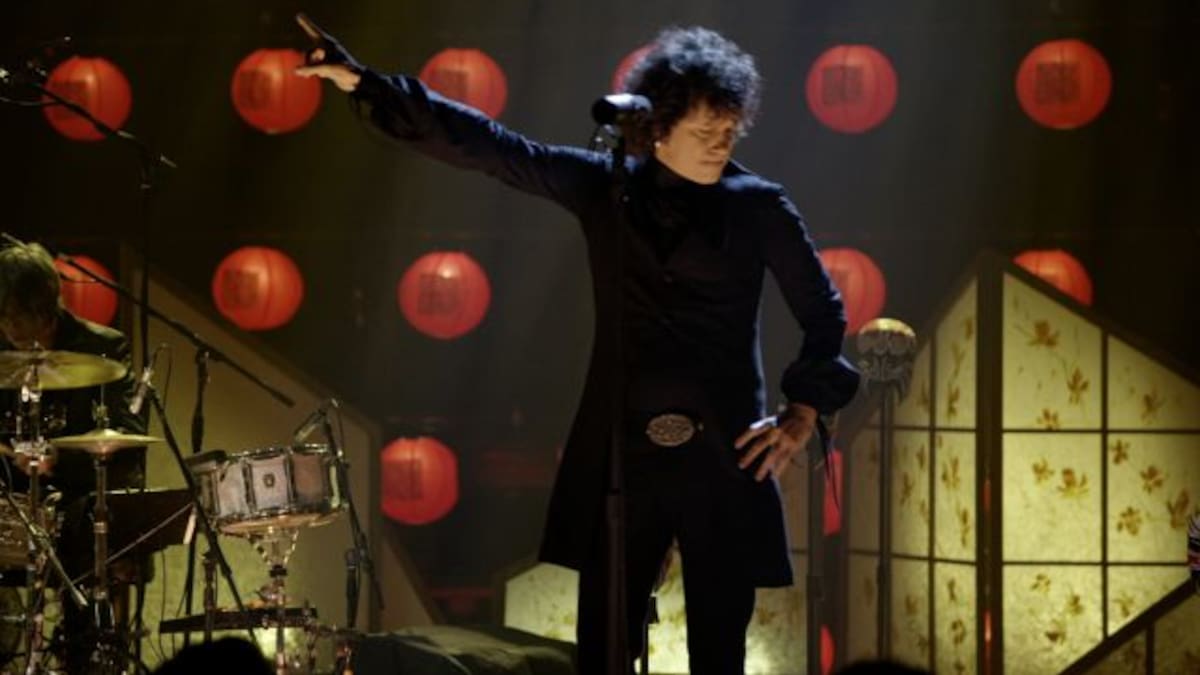 Dos Clavos A Mis Alas