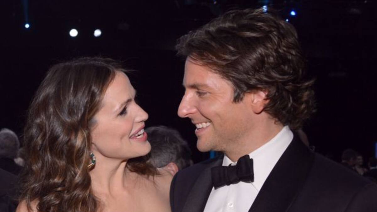 Captan a Bradley Cooper y Jennifer Garner de cita en la playa