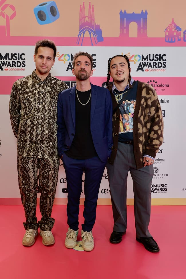 El grupo Stay Homas también ha acudido a la cena de nominados de LOS40 Music Awards Santander con estos divertidos looks.