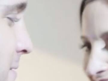 Conductora roba beso a Diego Boneta en vivo