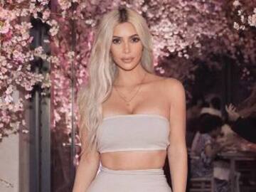 Kim Kardashian causa polémica con selfie desnuda