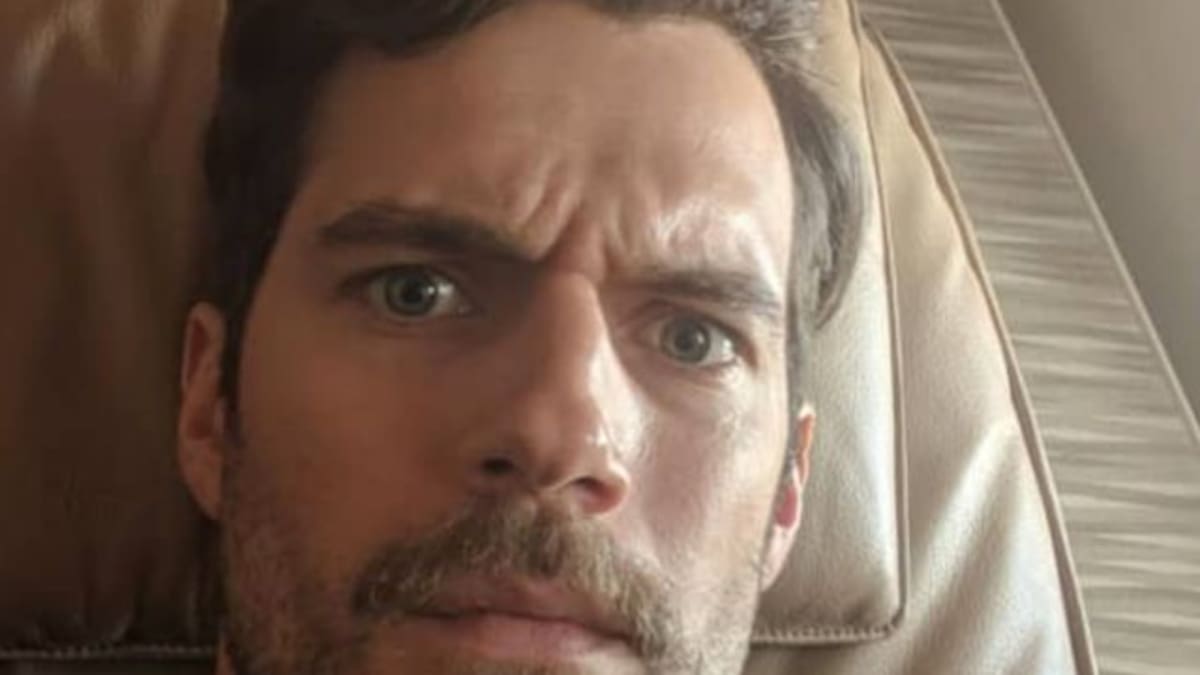 Henry Cavill anuncia su propia muerte