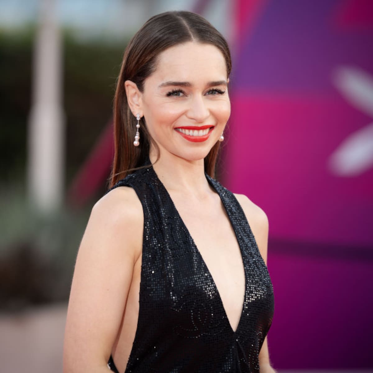 Emilia Clarke rompe el silencio sobre las secuelas de sus lesiones cerebrales y los nuevos padecimientos que tiene