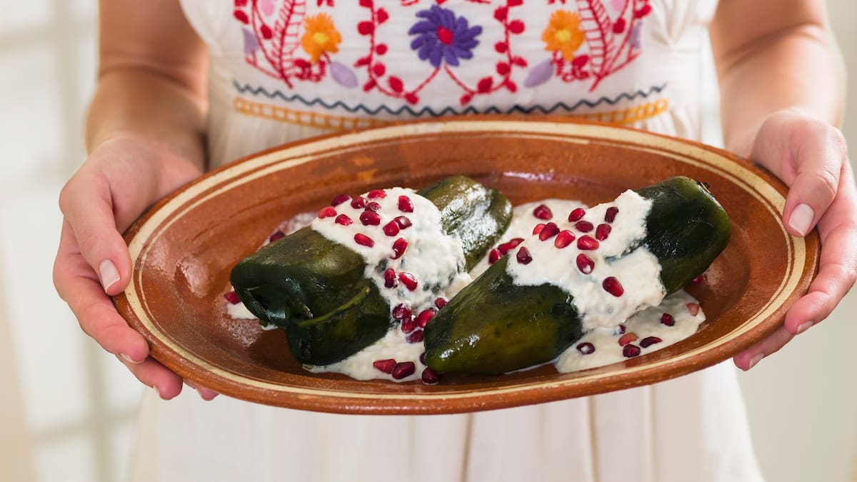 Chiles en nogada: esta la historia detrás del platillo más patriótico de México