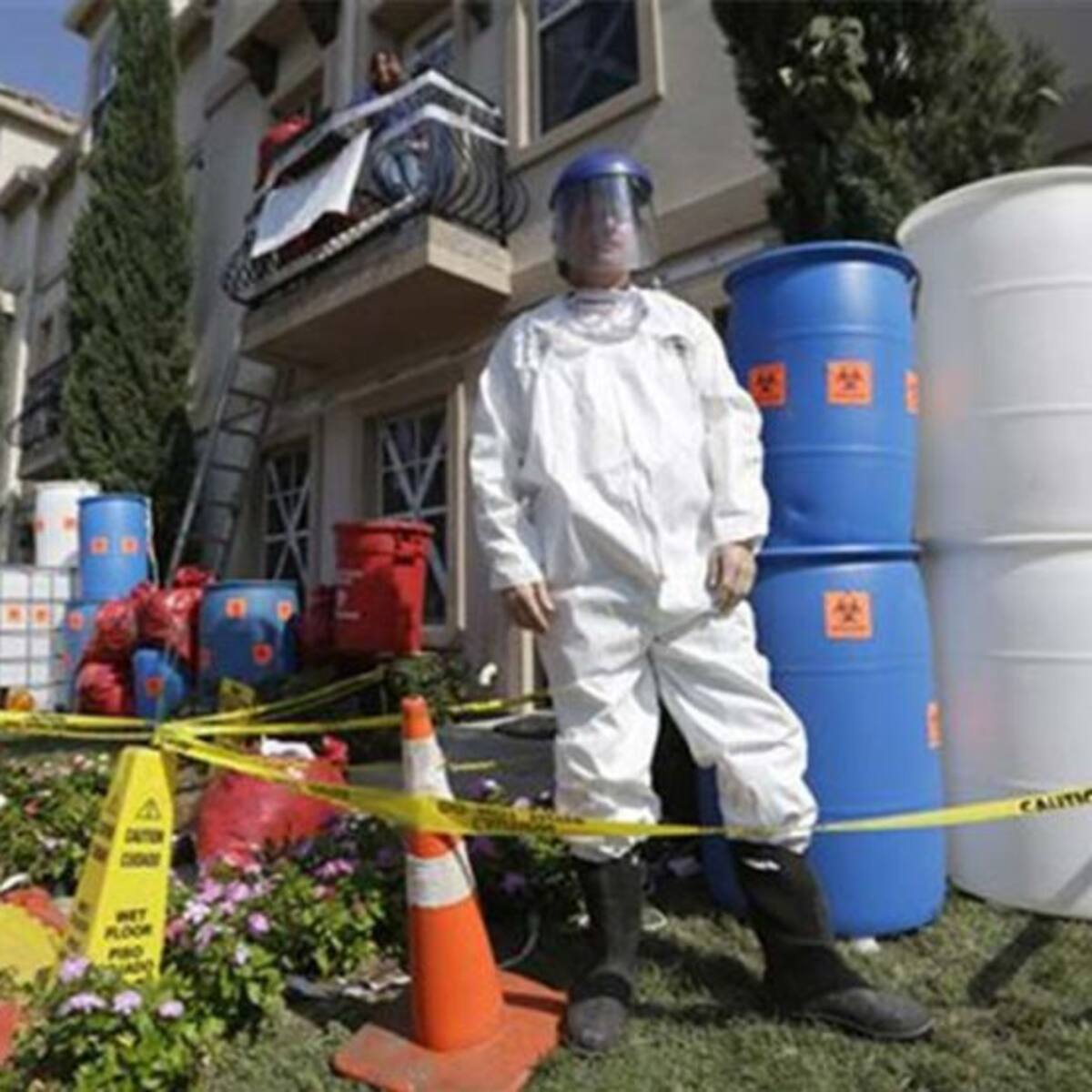 Hombre decora su casa con “Ébola” para el Halloween