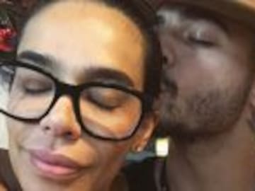 Maluma se besa con su tía