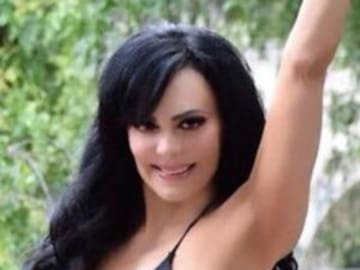 Maribel Guardia celebra 2 millones de seguidores con tremendo bikini